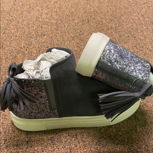 New Dolce Vita Sneakers - Picture 6 of 6